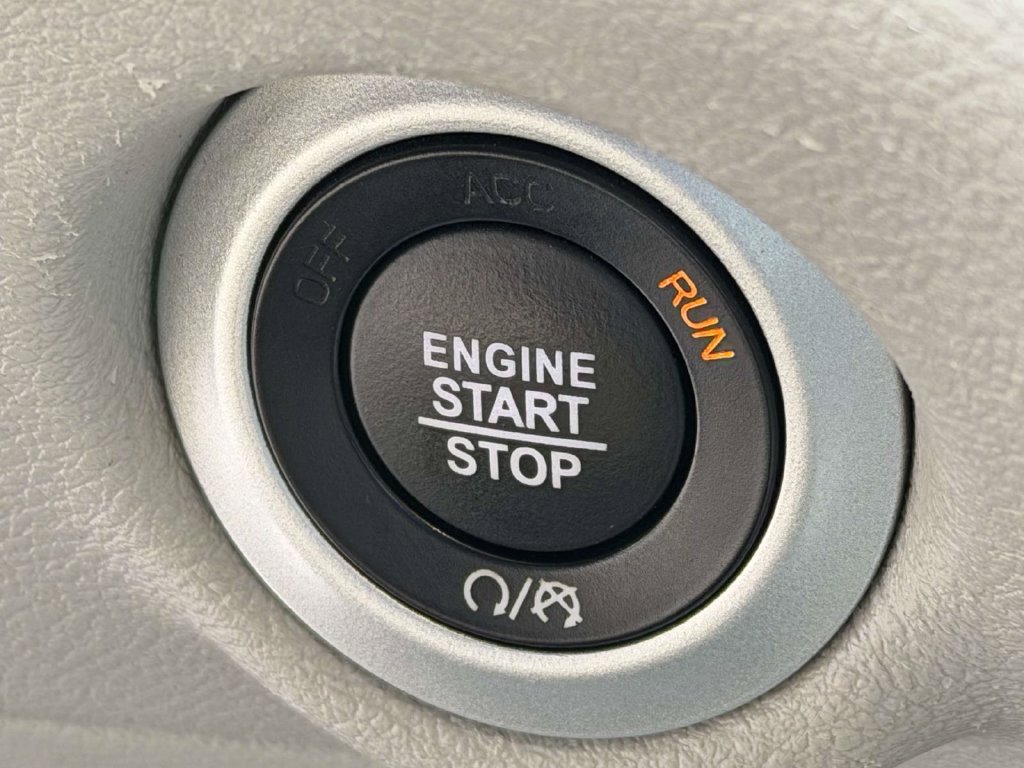 Used 2024 Chrysler Pacifica Touring-L FWD image 21