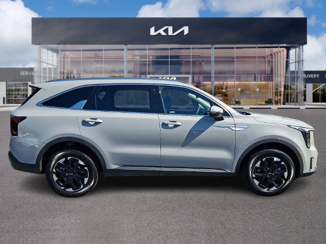 Certified 2025 Kia Sorento S w/ Panoramic Sunroof Package AWD/4WD image 7