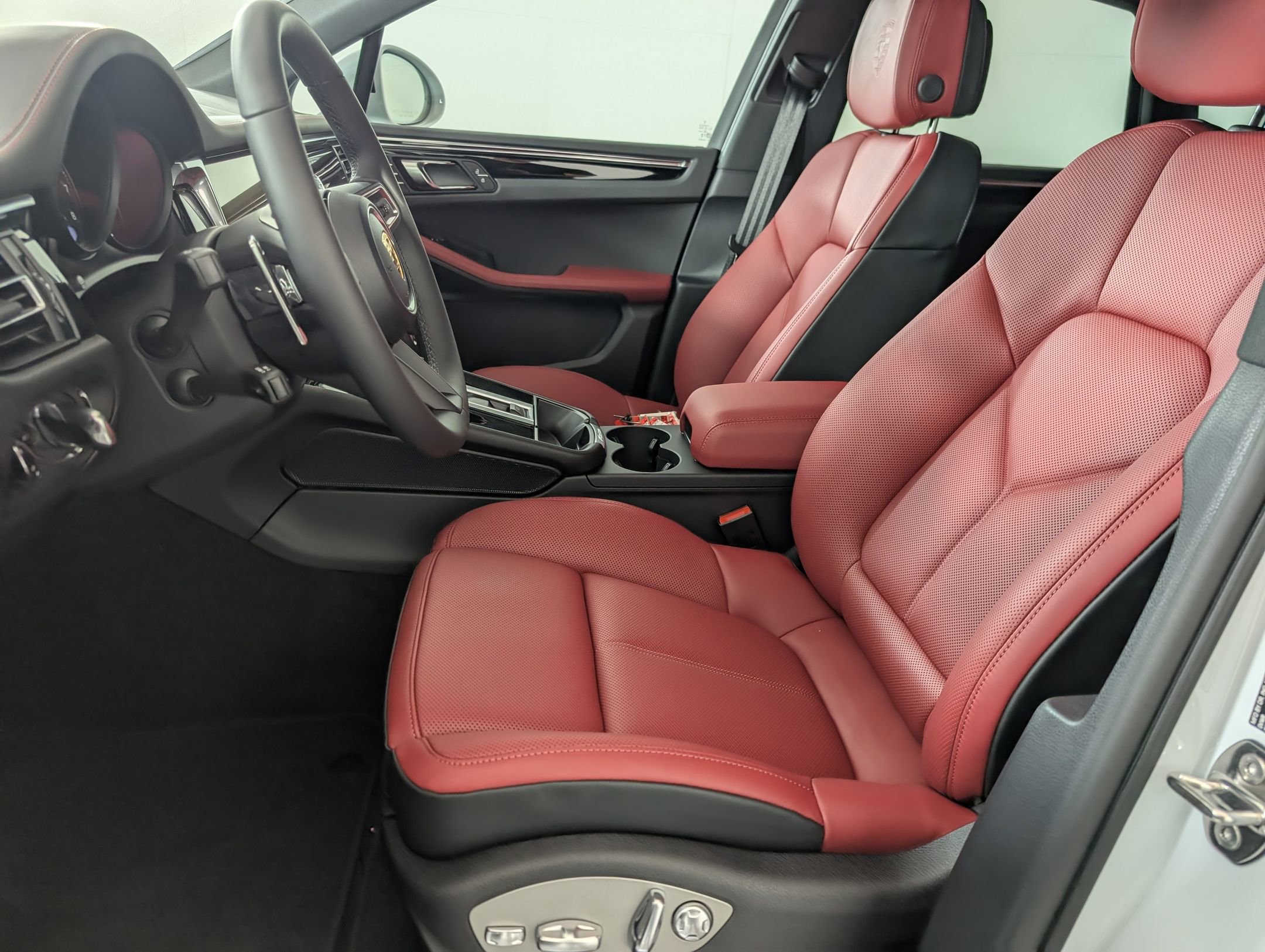 Used 2026 Porsche Macan image 5