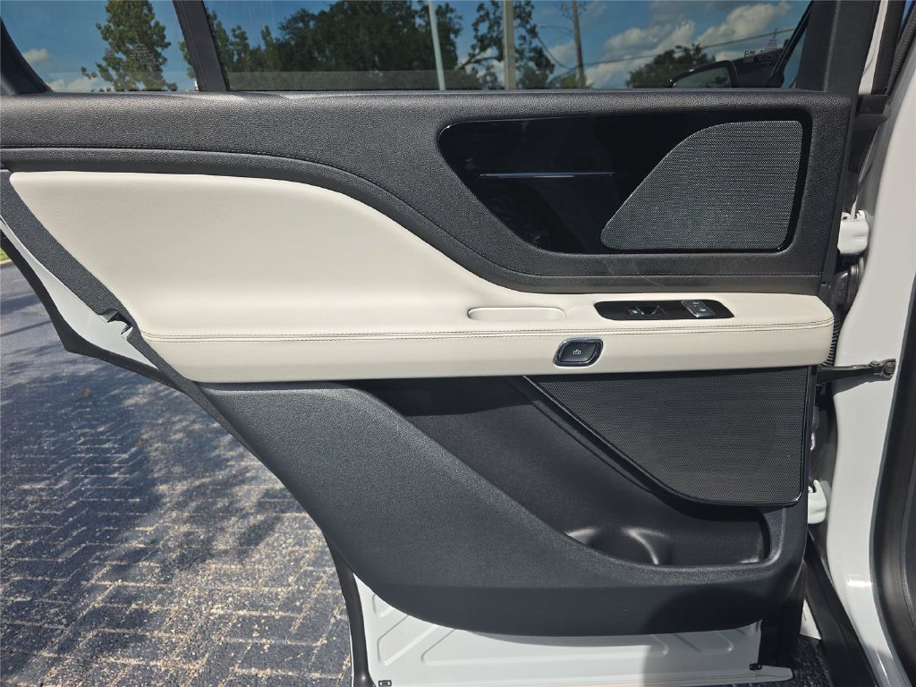 New 2027 Lincoln Aviator 2WD image 10