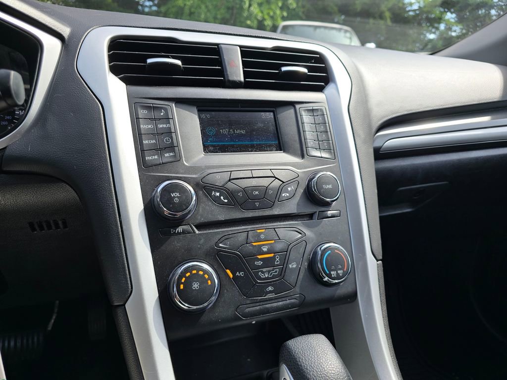 Used 2016 Ford Fusion SE FWD image 17