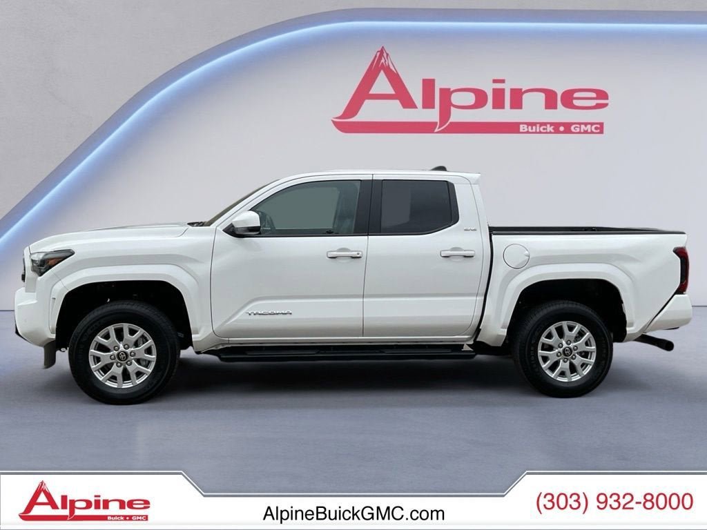 Used 2025 Toyota Tacoma SR5 AWD/4WD image 10