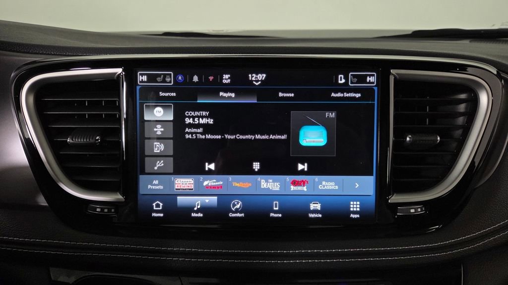 Used 2026 Chrysler Pacifica Select image 23