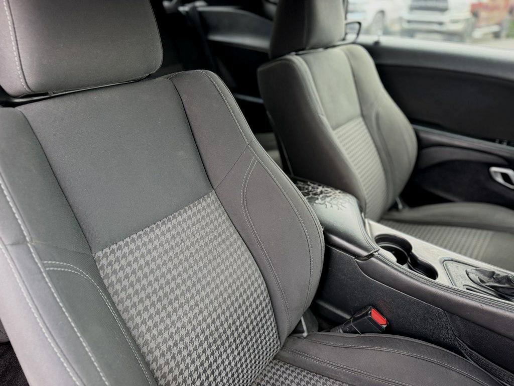 Used 2018 Dodge Challenger SXT RWD image 12