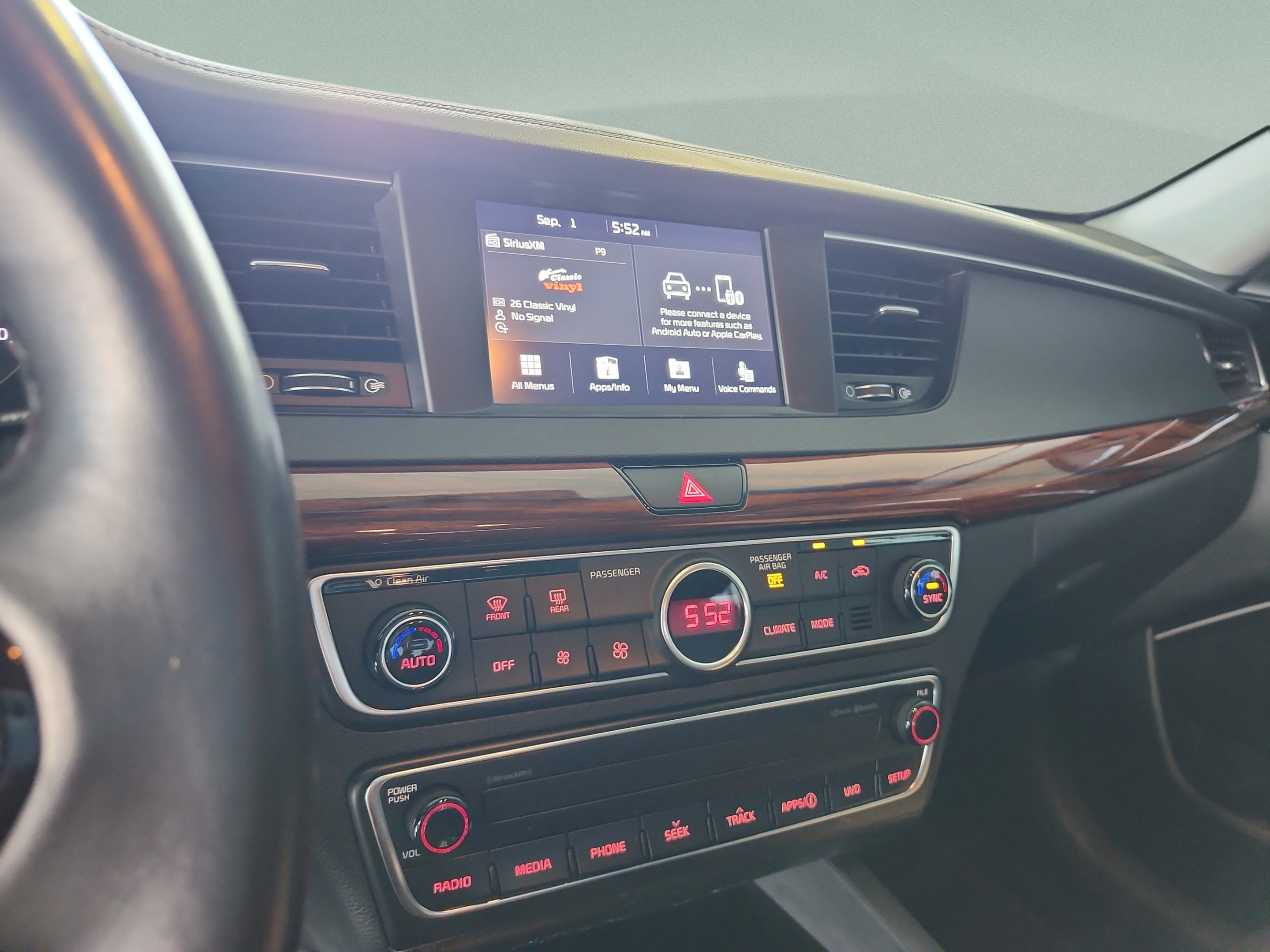 Used 2018 Kia Cadenza Premium FWD image 12