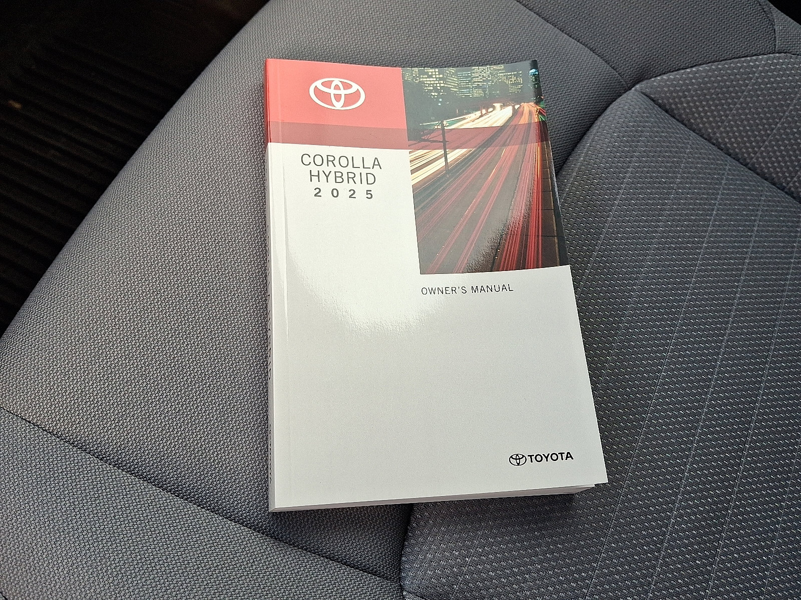 Used 2025 Toyota Corolla SE image 25