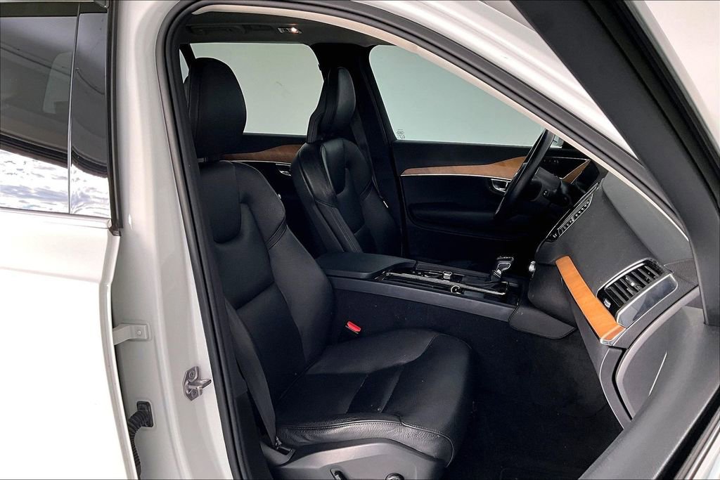 Used 2022 Volvo XC90 T5 Momentum w/ Advanced Package image 10