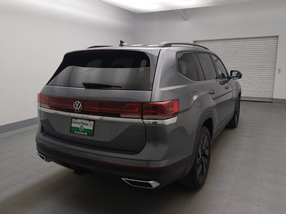 Used 2024 Volkswagen Atlas SE w/ Panoramic Sunroof Package FWD image 7