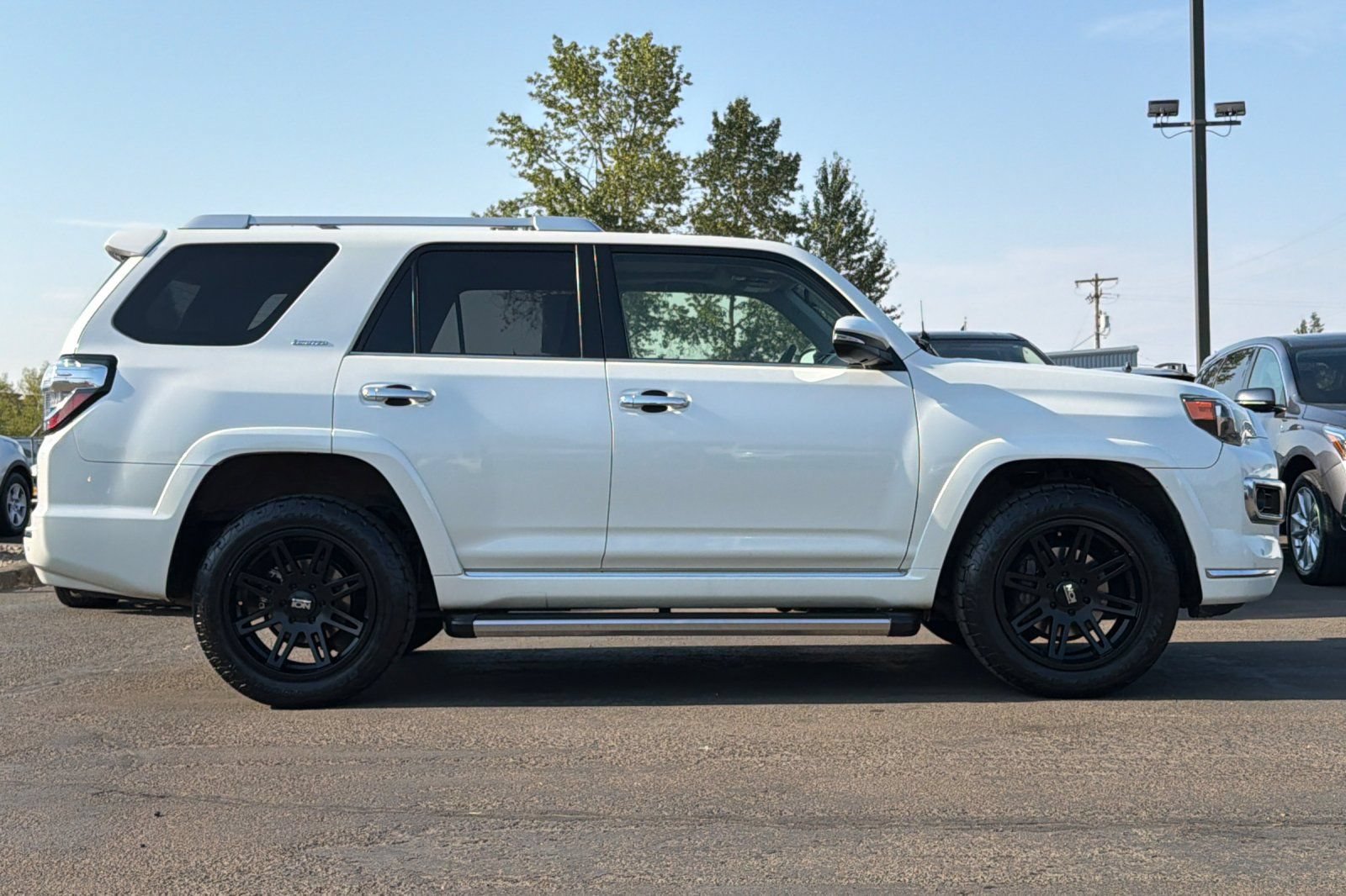 Used 2016 Toyota 4Runner Limited AWD/4WD image 2