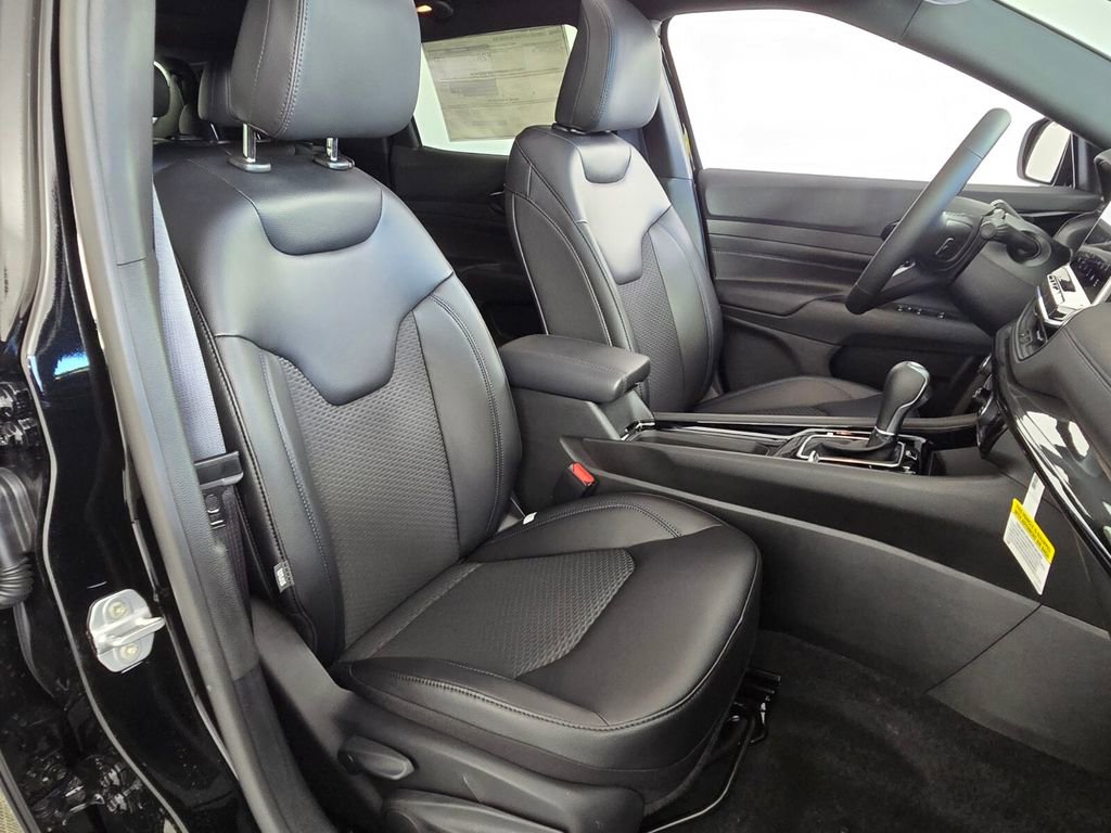 New 2026 Jeep Compass Latitude w/ Sun and Sound Group image 17