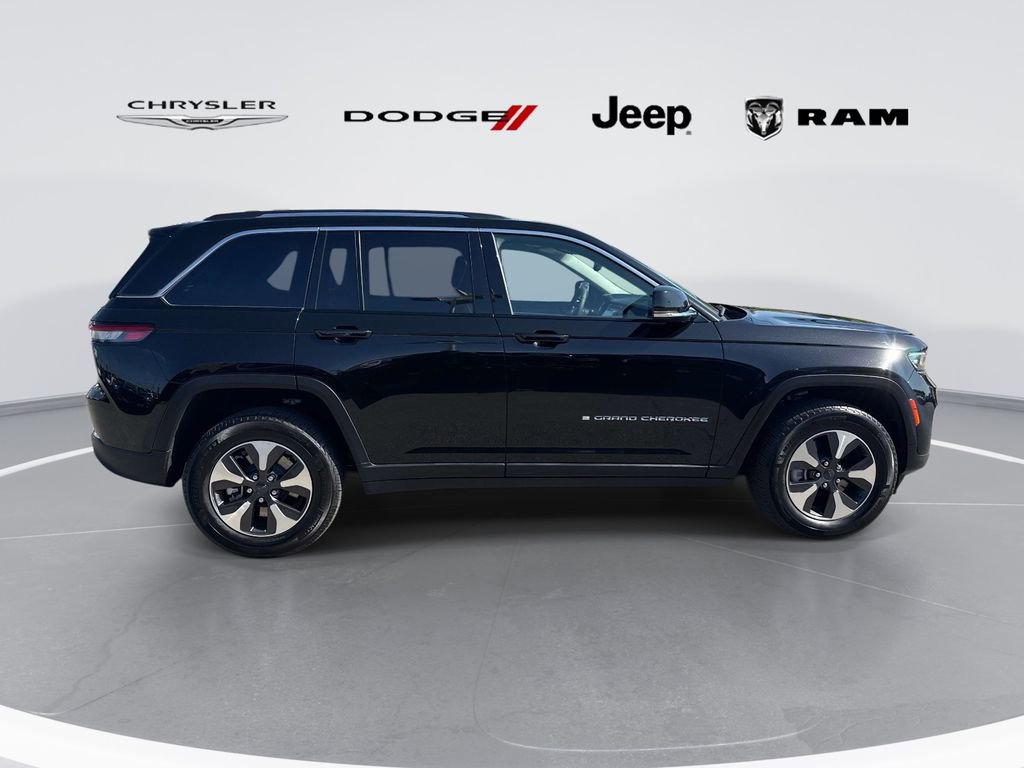 Used 2023 Jeep Grand Cherokee 4WD 4xe image 2