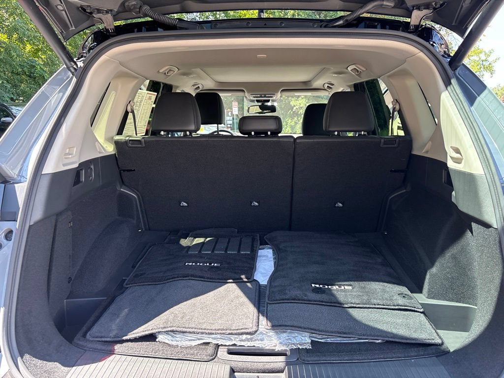 Certified 2023 Nissan Rogue Platinum w/ Platinum Premium Package AWD/4WD image 14