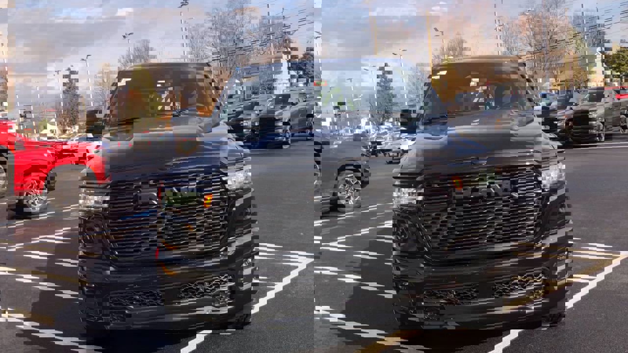 New 2026 RAM 1500 4x4 Crew Cab image 3