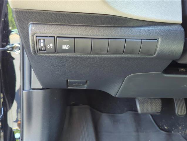 Used 2024 Toyota Corolla LE w/ LE Convenience Package FWD image 11