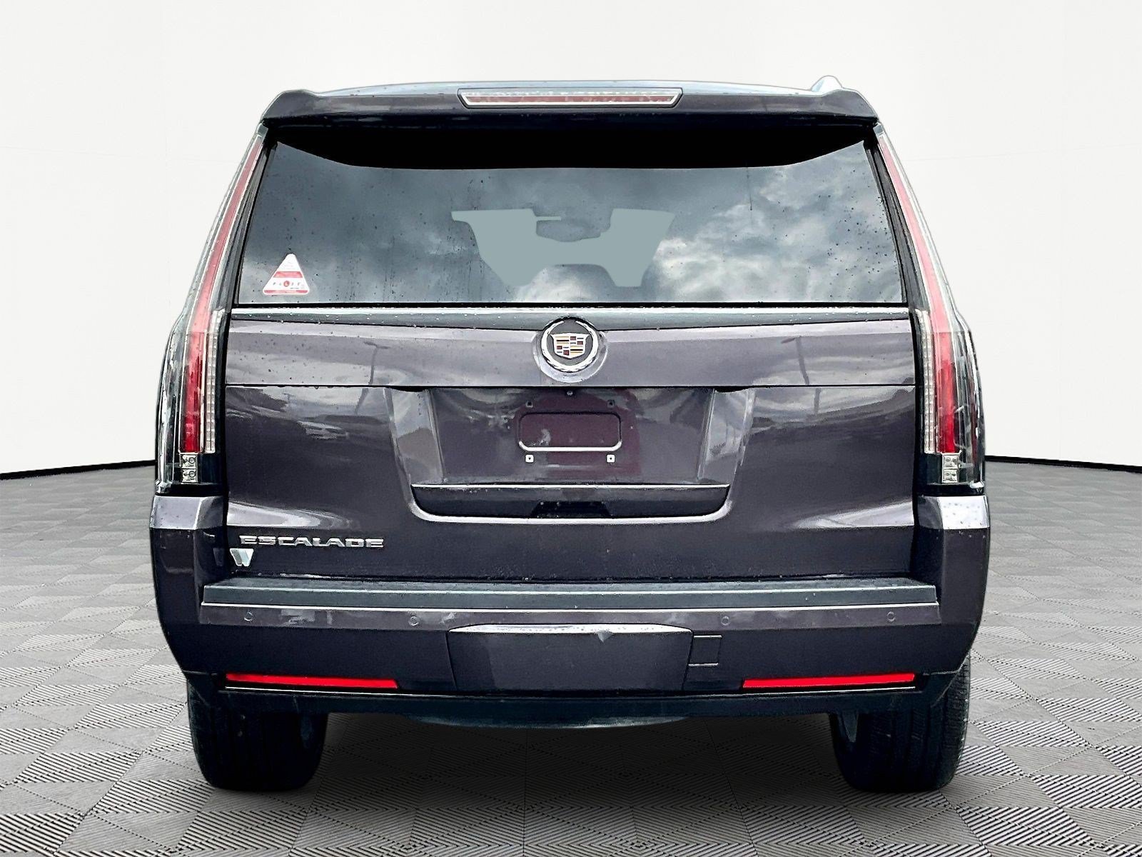 Used 2015 Cadillac Escalade Luxury RWD image 5