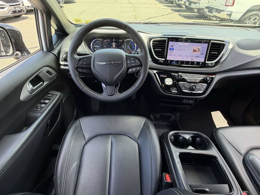 Used 2024 Chrysler Pacifica Limited FWD image 23