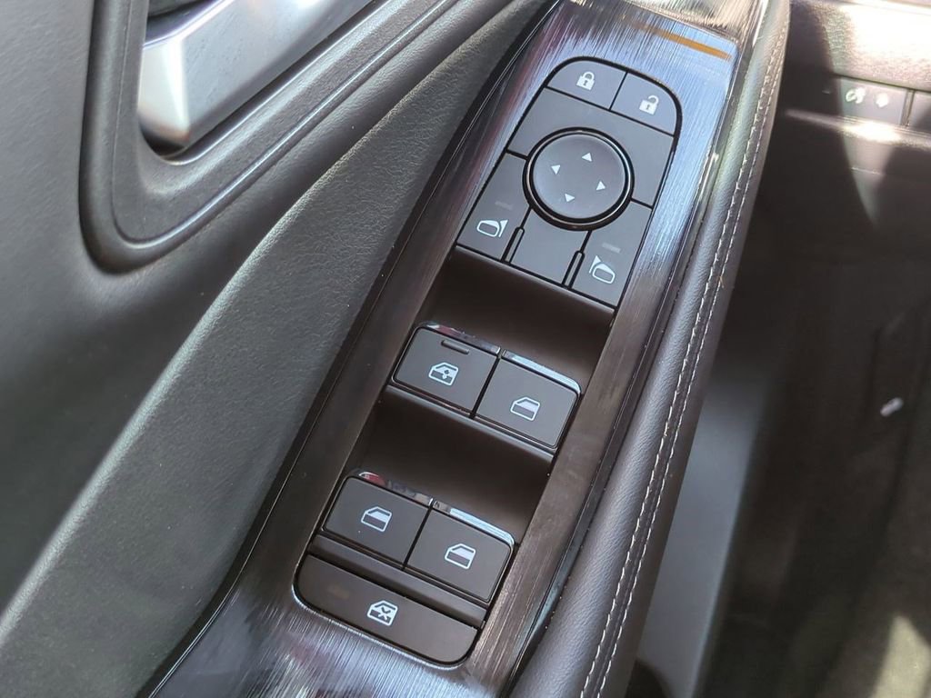 Certified 2025 Nissan Rogue SV image 23