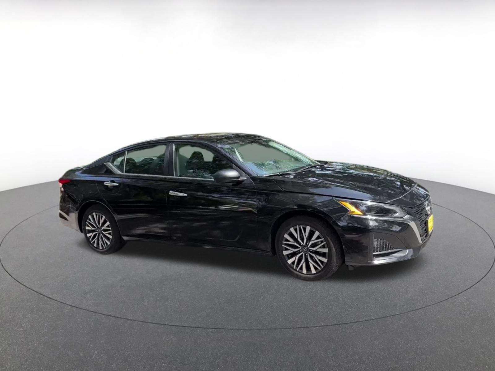 Used 2025 Nissan Altima 2.5 SV FWD video 2