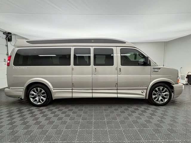 Used 2022 Chevrolet Express 2500 Extended w/ Enhanced Convenience Package RWD image 6