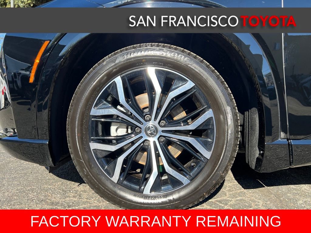 Certified 2025 Toyota Crown Signia XLE image 9