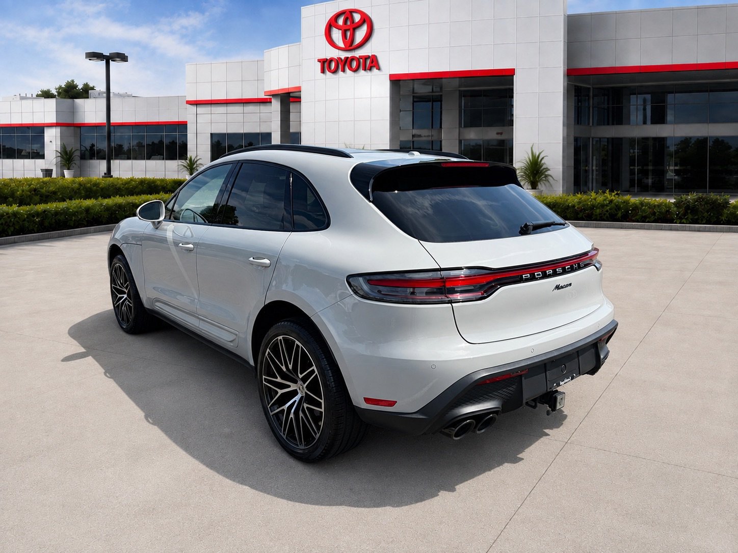 Used 2026 Porsche Macan AWD/4WD image 5