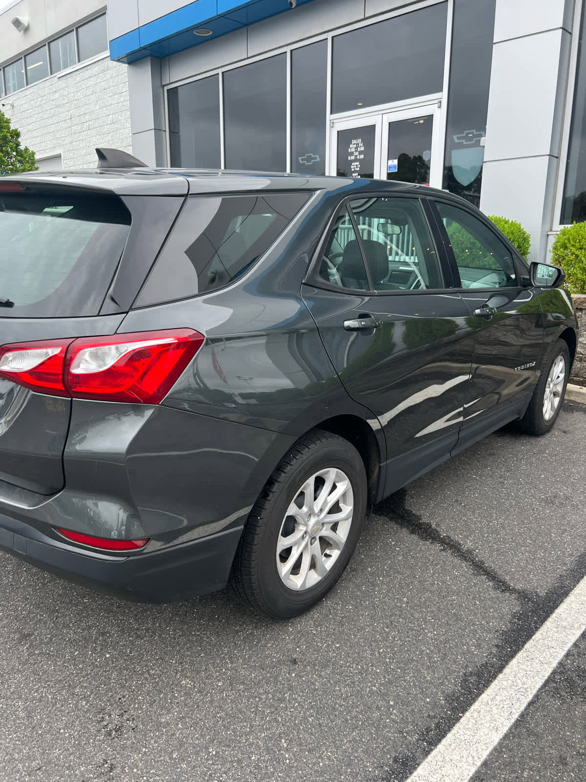 Used 2019 Chevrolet Equinox LS FWD image 3