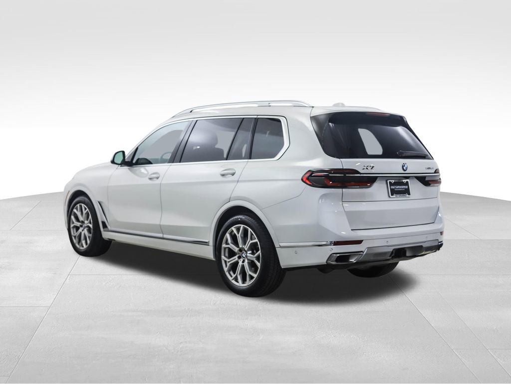 Used 2024 BMW X7 xDrive40i w/ Premium Package image 3