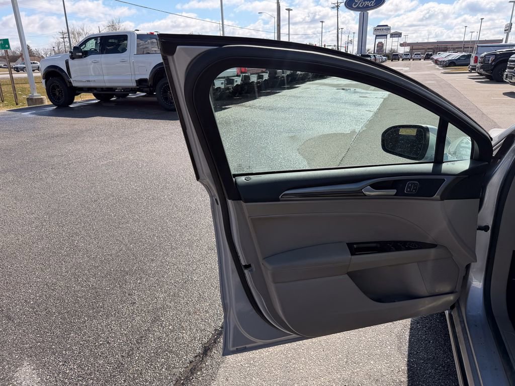 Used 2019 Ford Fusion SEL image 11
