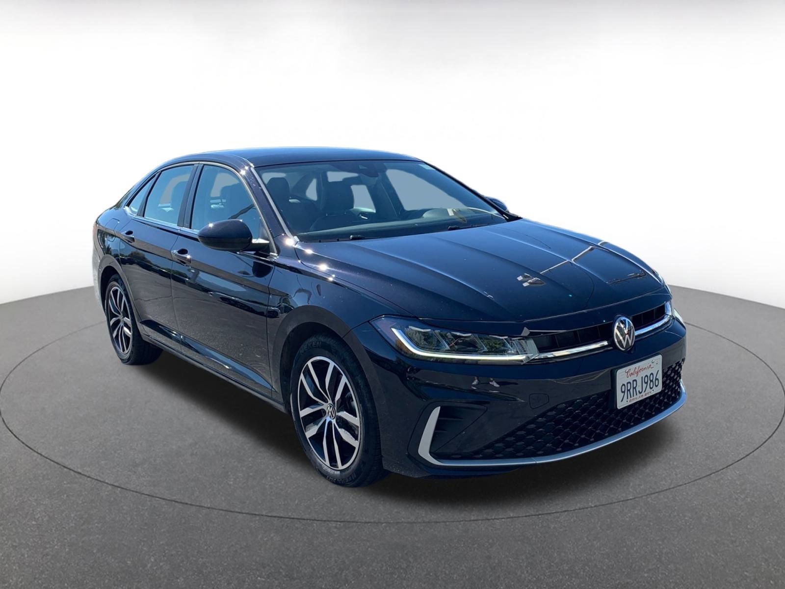 Used 2025 Volkswagen Jetta SE image 1