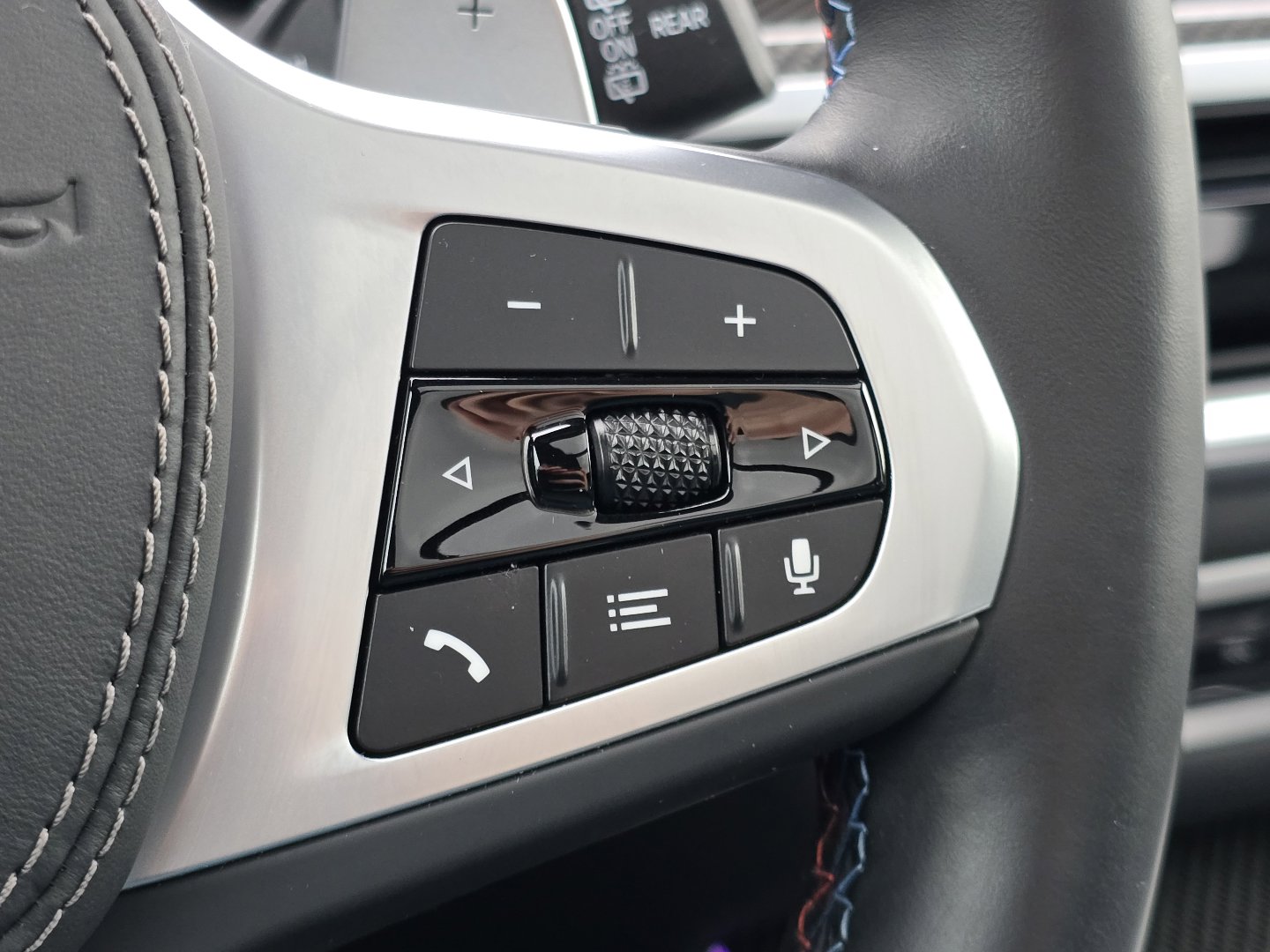 Used 2024 BMW X5 M60i w/ Climate Comfort Package image 25