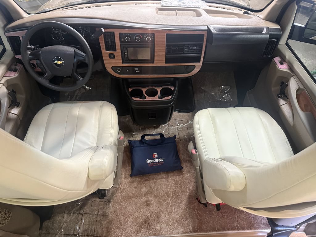 Used 2011 Chevrolet Express 2500 w/ Power Package RWD image 36