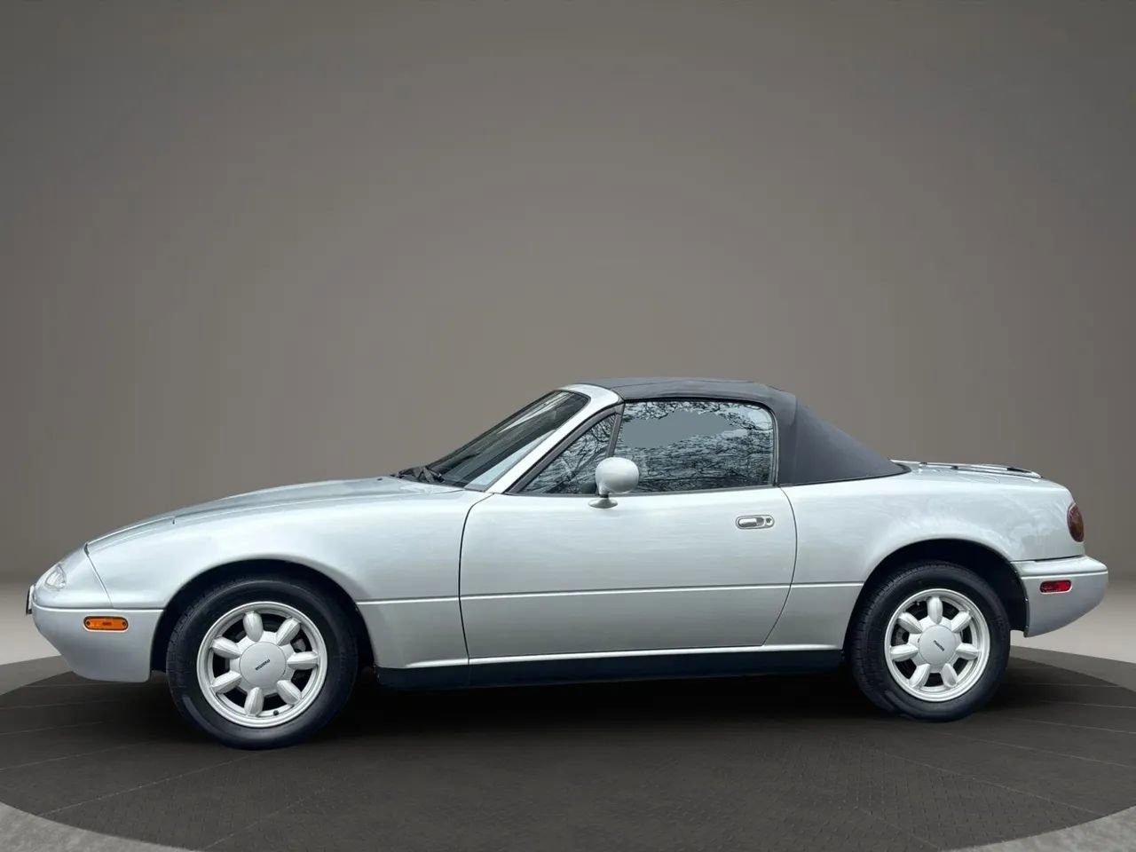 Used 1990 MAZDA MX-5 Miata RWD image 8