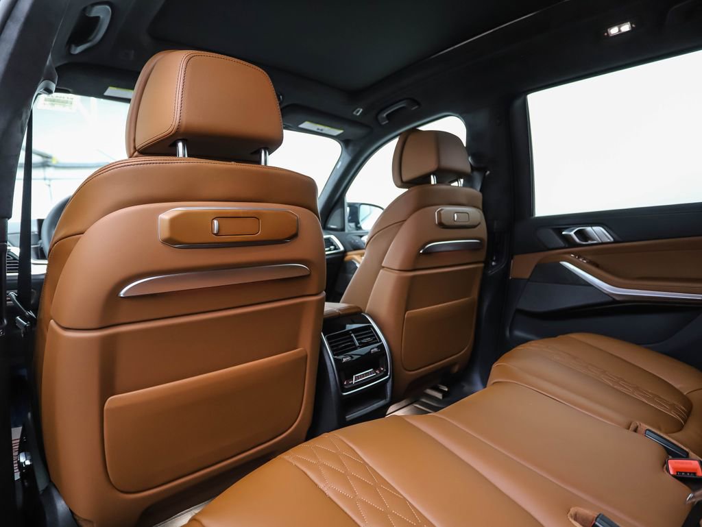 Used 2025 BMW X7 M60i image 19