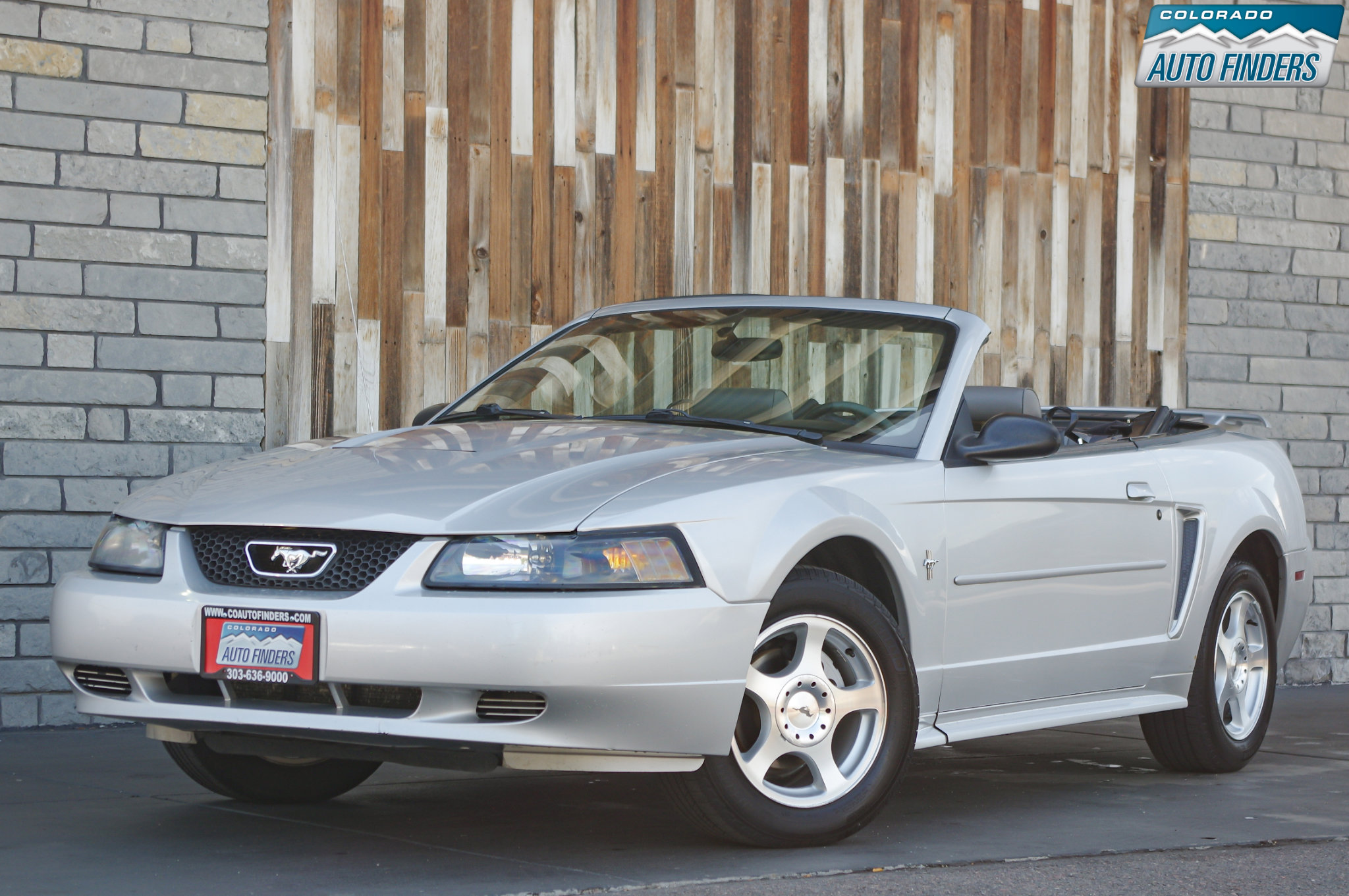 Used 2003 Ford Mustang Convertible image 3