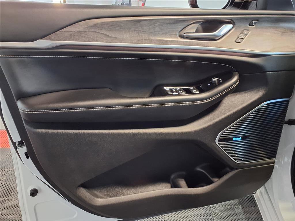 Used 2021 Jeep Grand Cherokee L Overland w/ Luxury Tech Group IV image 20