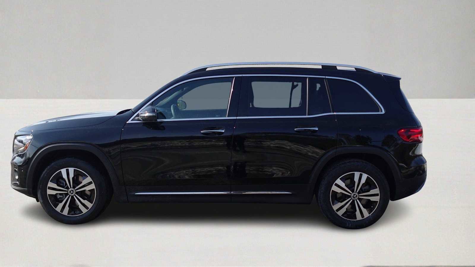 Used 2026 Mercedes-Benz GLB 250 4MATIC image 8