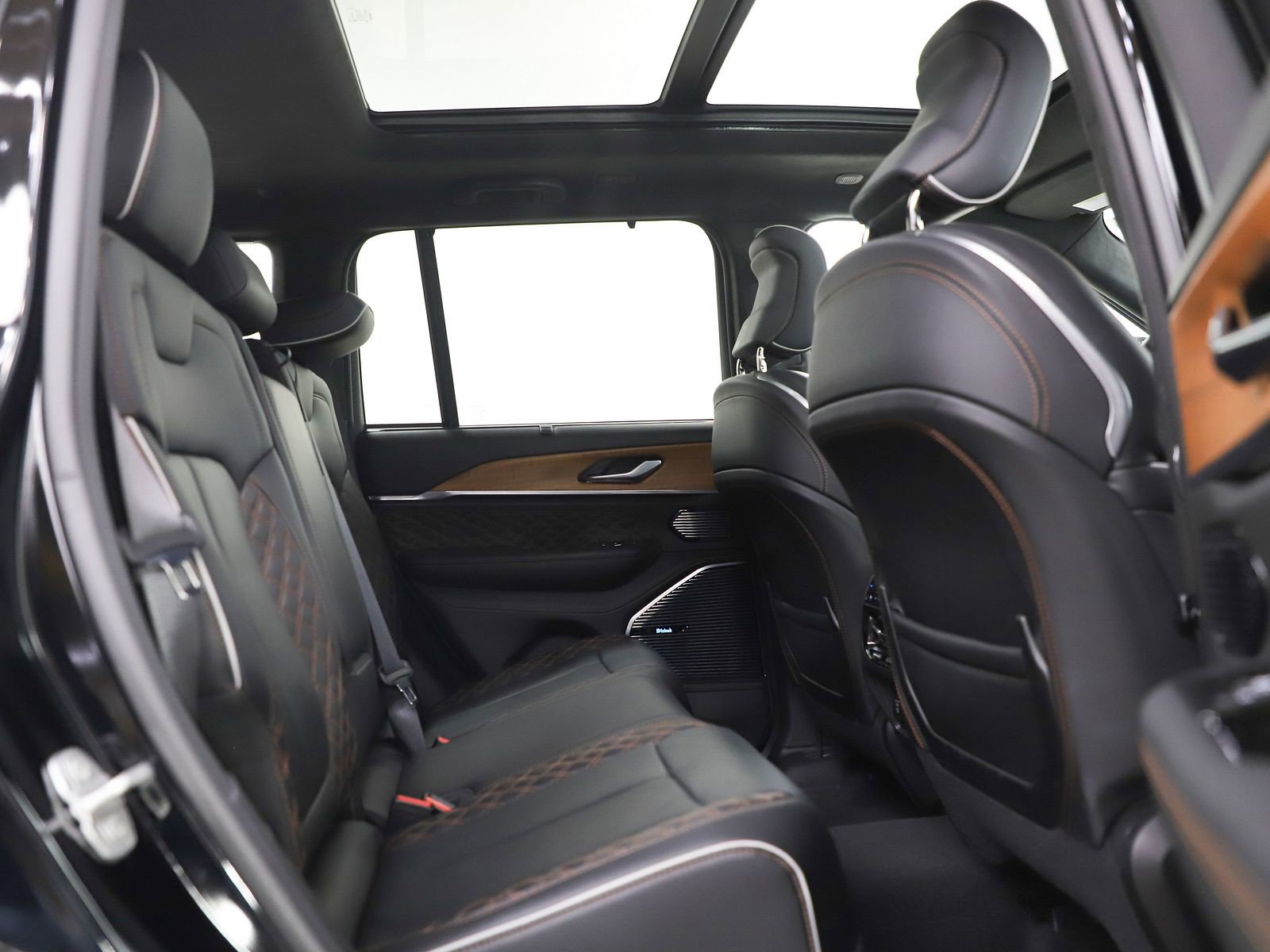 Used 2024 Jeep Grand Cherokee Summit AWD/4WD image 12