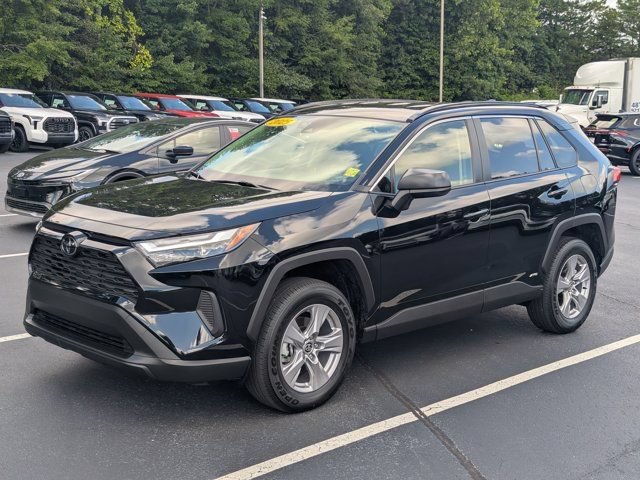 Used 2025 Toyota RAV4 LE AWD/4WD image 3