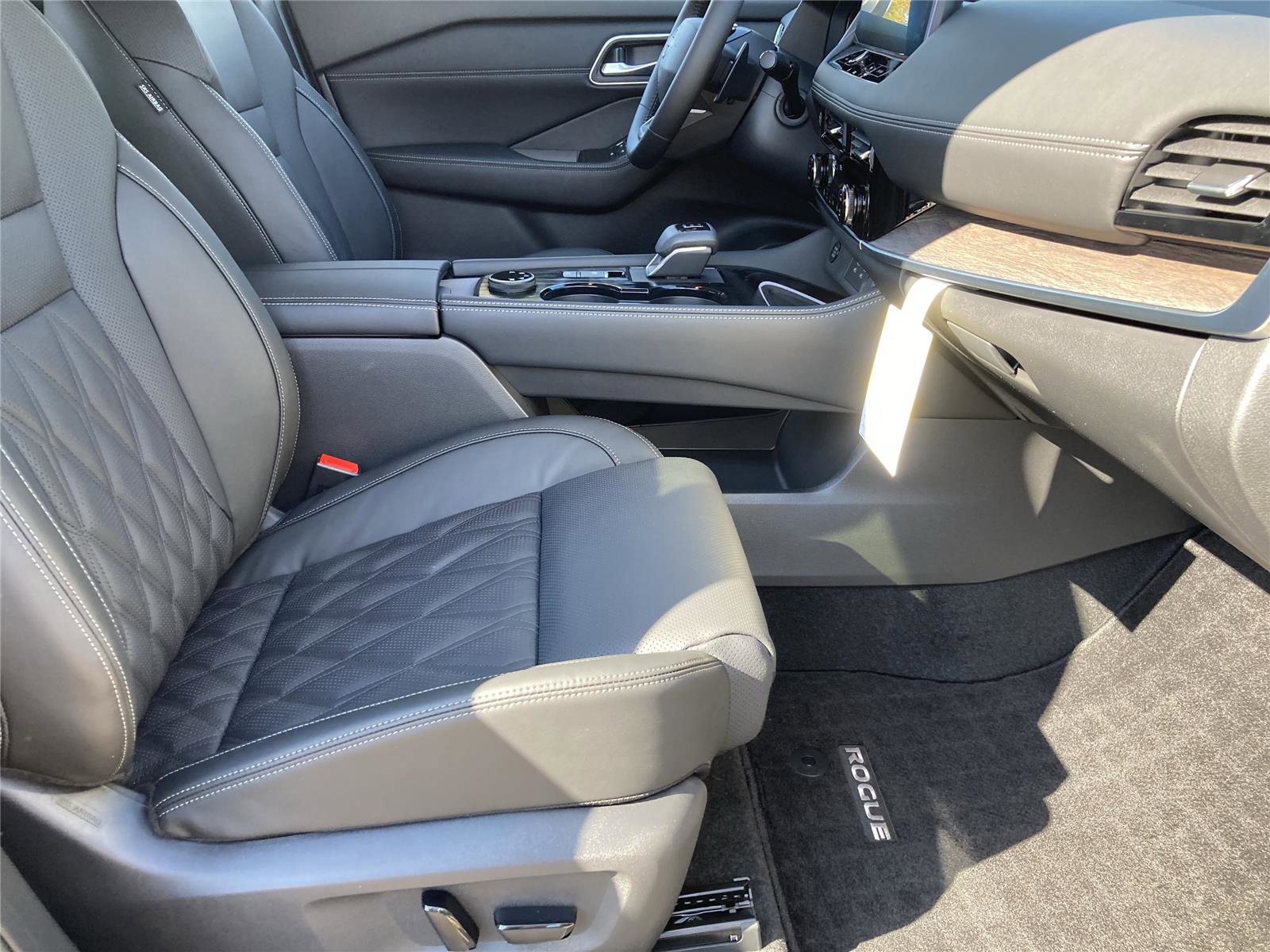 New 2026 Nissan Rogue Platinum w/ Platinum Premium Package AWD/4WD image 32