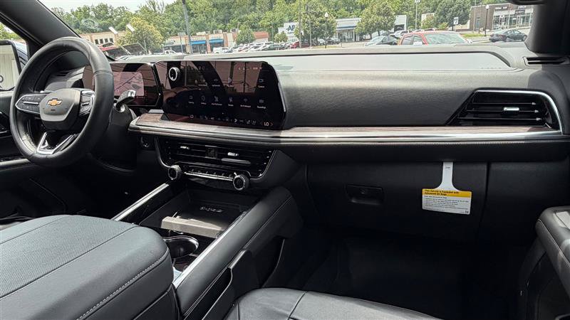 Used 2026 Chevrolet Suburban Premier RWD image 37