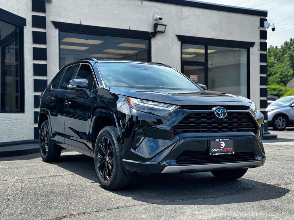 Used 2022 Toyota RAV4 SE w/ Convenience Package AWD/4WD image 4