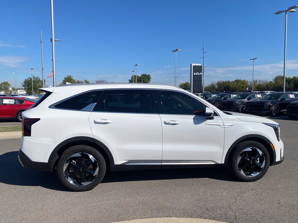 Certified 2025 Kia Sorento EX w/ EX Panoramic Sunroof Package FWD image 9