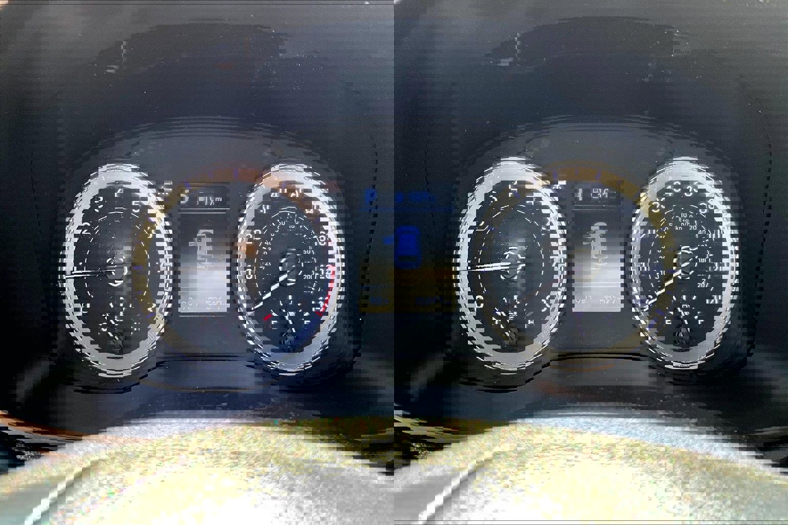 Used 2022 Hyundai Venue Limited image 23