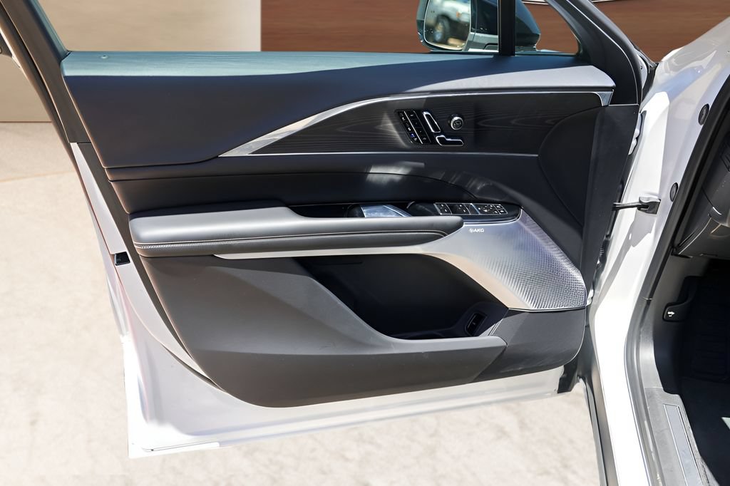 Certified 2024 Cadillac Lyriq Luxury AWD/4WD image 21
