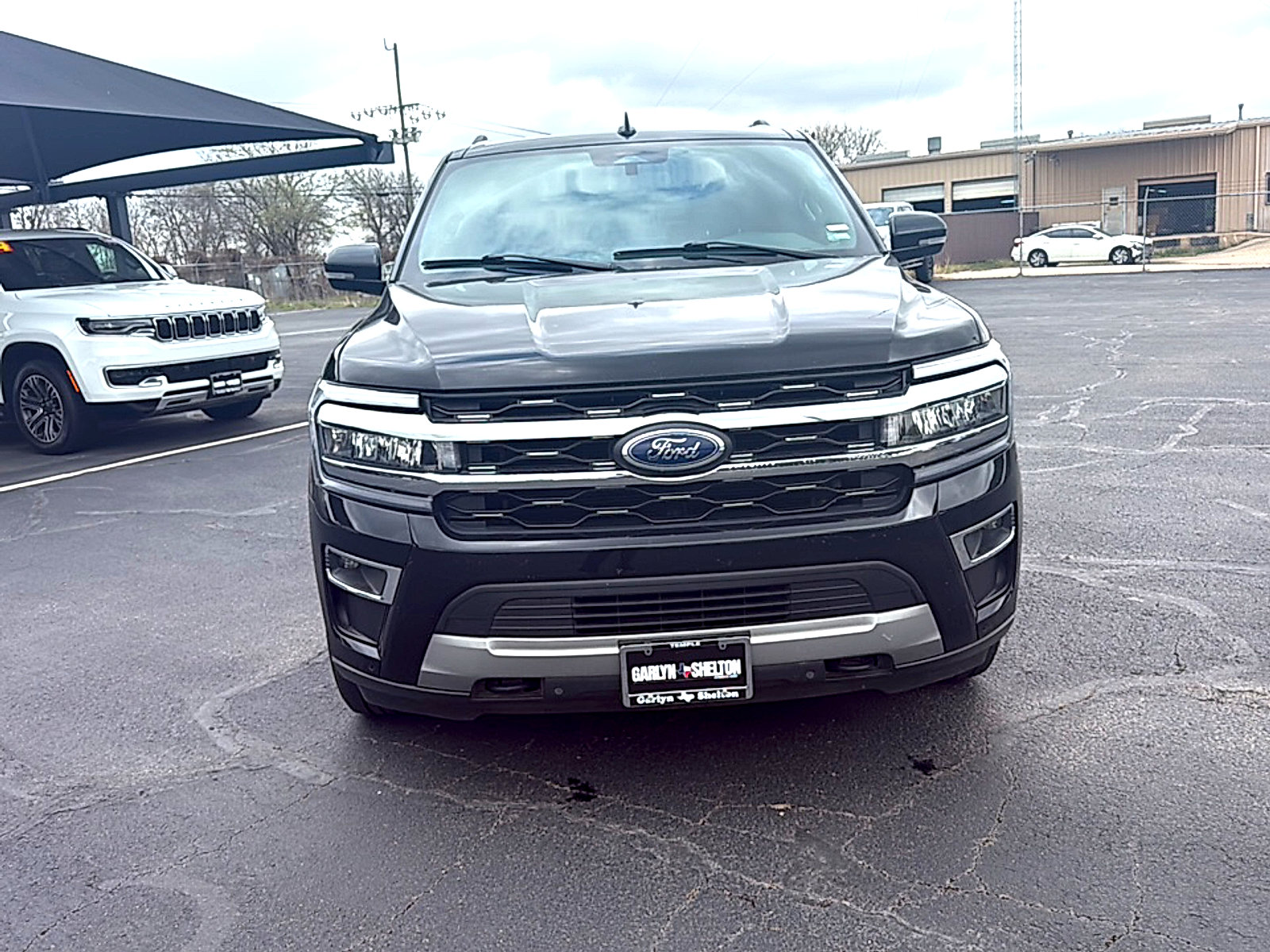 Used 2023 Ford Expedition Limited image 3