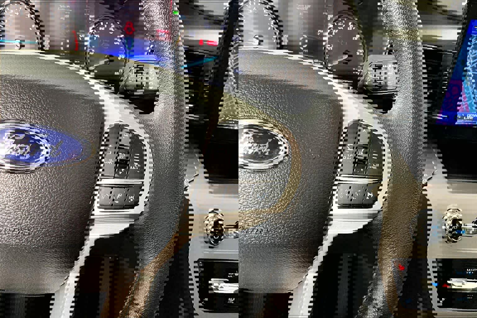 Used 2024 Ford Explorer XLT w/ Equipment Group 202A image 24