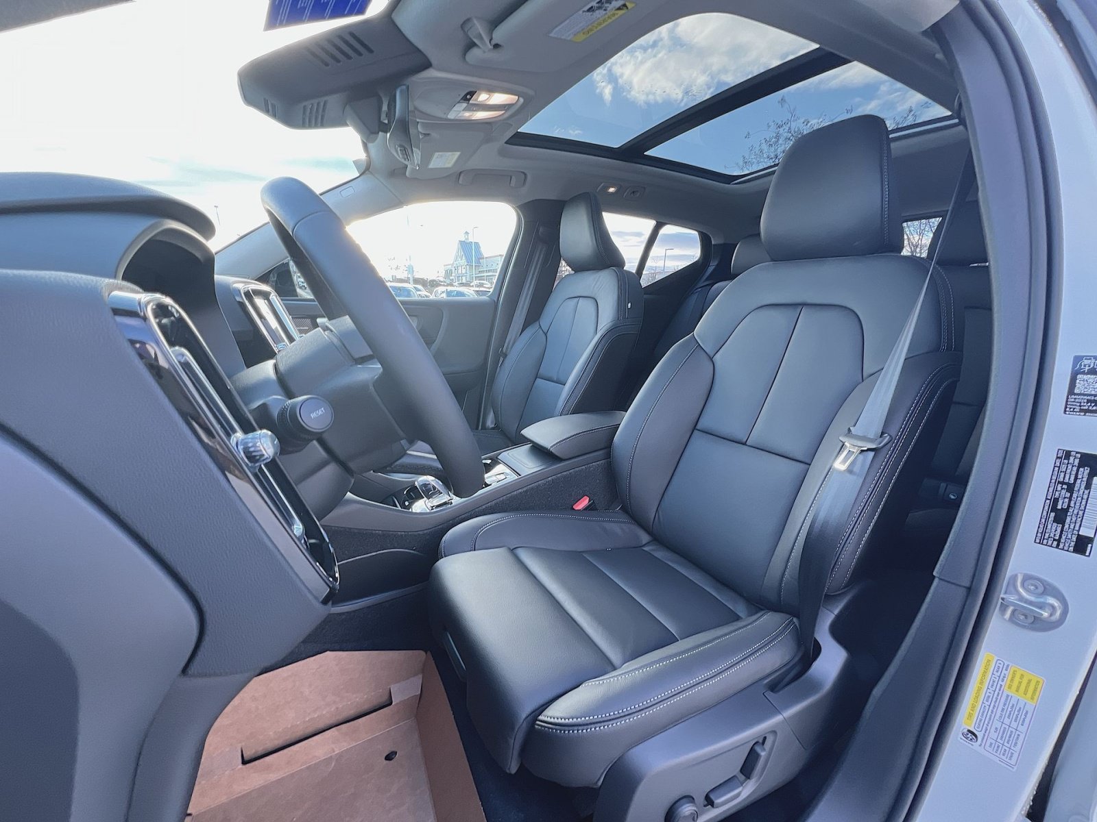 New 2026 Volvo XC40 B5 Ultra w/ Protection Package Premier AWD/4WD image 13