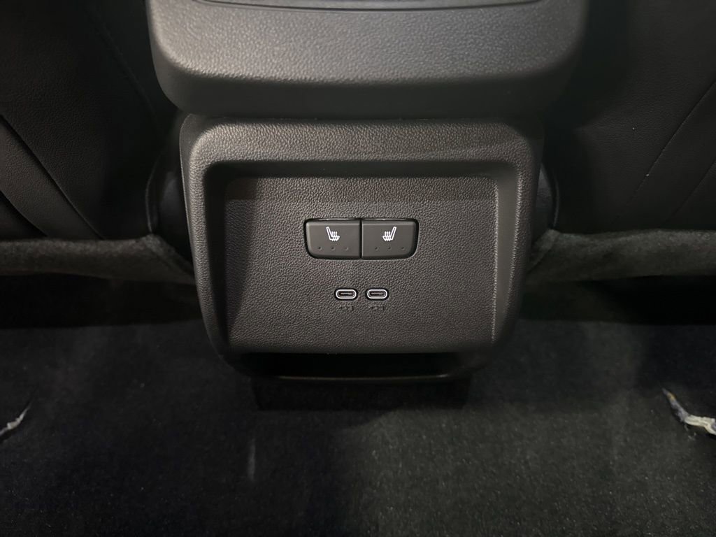 New 2025 Chevrolet Equinox EV RS w/ Convenience Package II FWD image 32