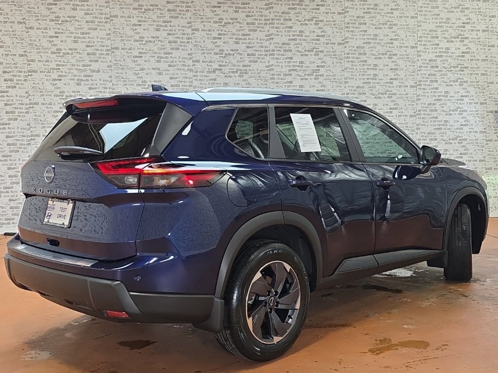 Used 2026 Nissan Rogue SV w/ SV Premium Package image 9
