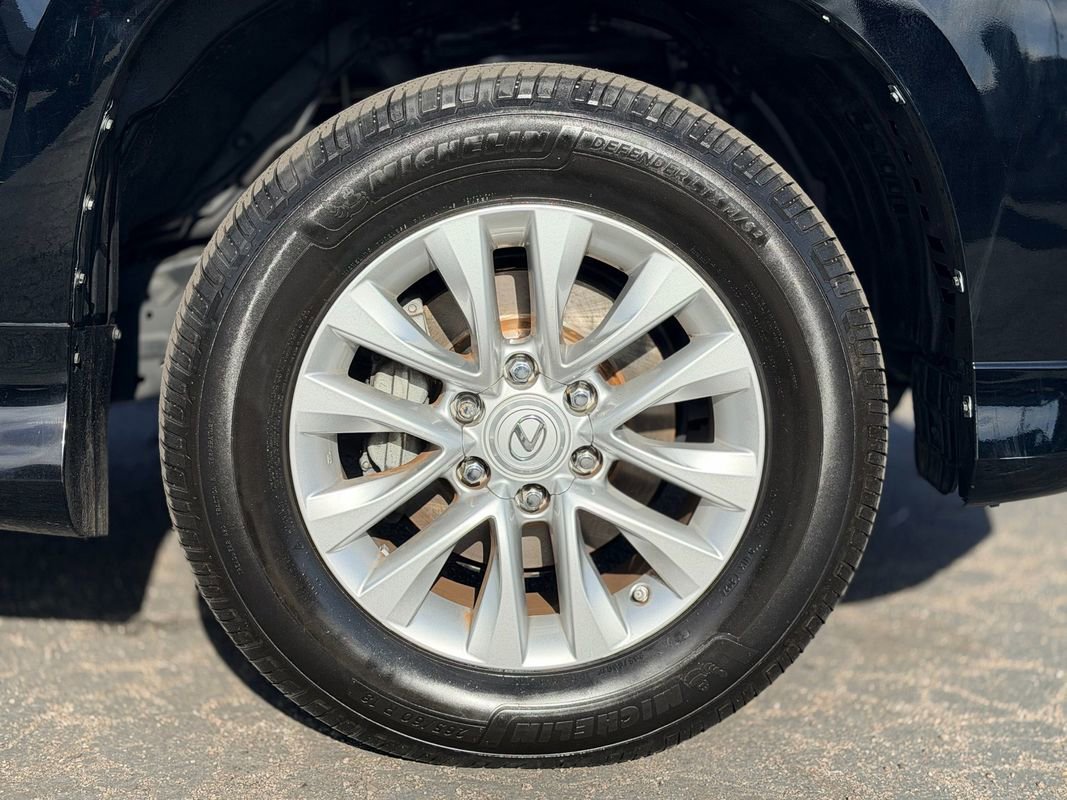 Used 2017 Lexus GX 460 image 12